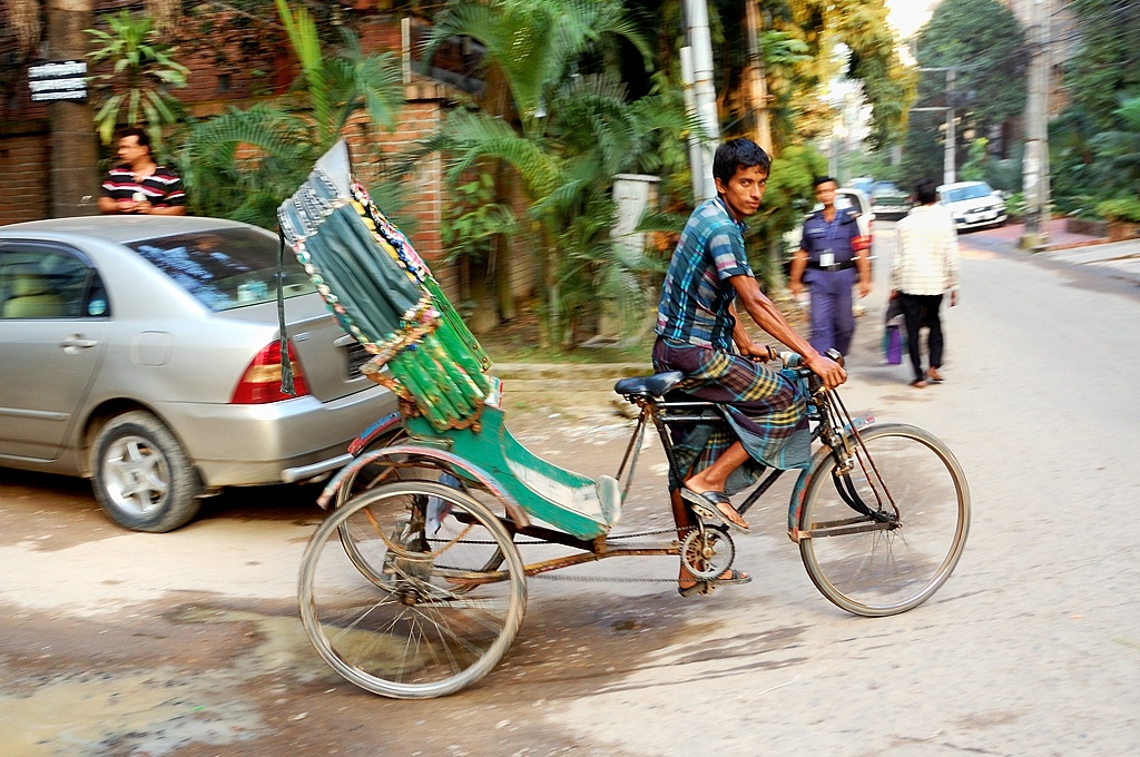 Ж Дакка, Бангладеш