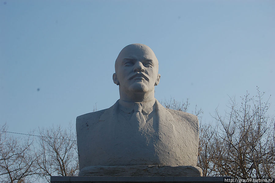 Памятник В.И.Ленину на улице Гоголя