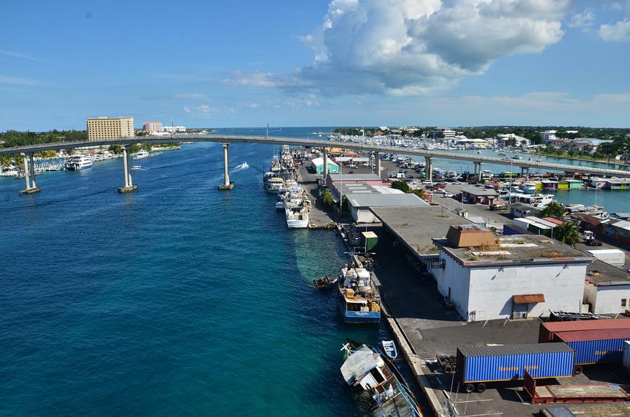 По другую сторону моста Нассау, Багамские острова