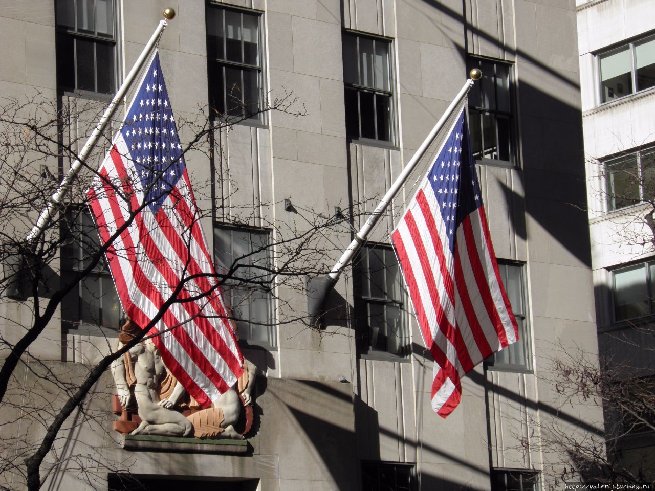 Обилие национальных флагов, совсем не напрягает, а даже вызывает уважение Нью-Йорк, CША