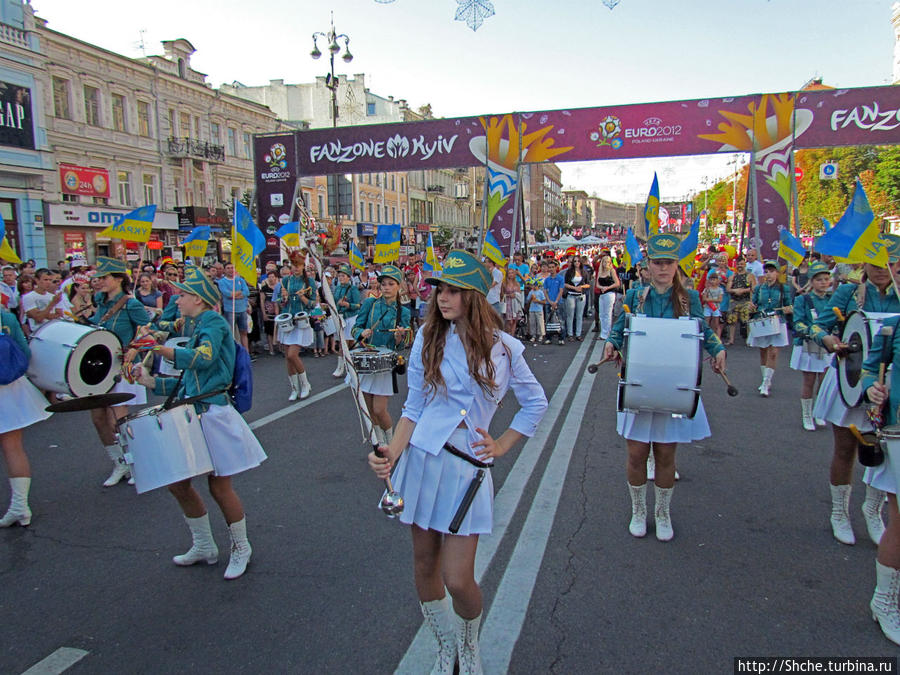 Барабаны — не заметил, барабанщицы — богини!!! Киев, Украина