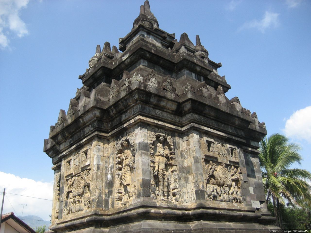 Храм Павон Магеланг, Индонезия