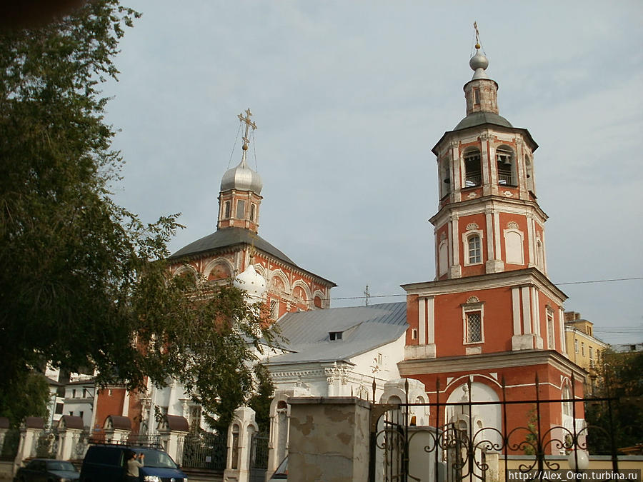 Церковь Введения в Барашах построена в стиле московское барокко. Москва, Россия