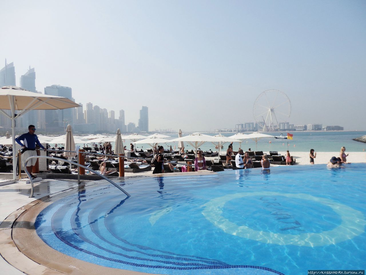 Zero Gravity.  Нескромный  бассейн в Арабских Эмиратах Дубай, ОАЭ