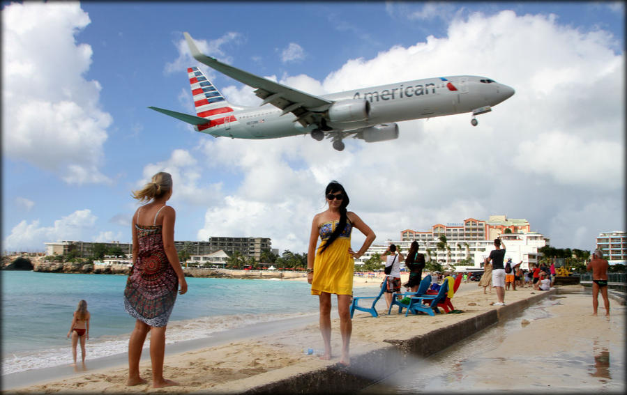 Под крылом самолета или самый известный Карибский пляж