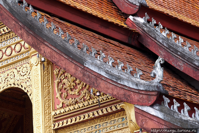 Кровля храма с змеями-нагами. Фото из интернета