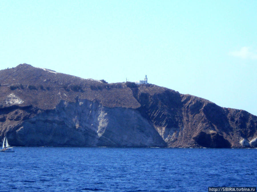 Примерно 3500 лет тому назад, в результате вулканического взрыва образовался в Эгейском море чудесный архипелаг из пяти островов — Санторини. Такое же название носит и главный остров. Греция