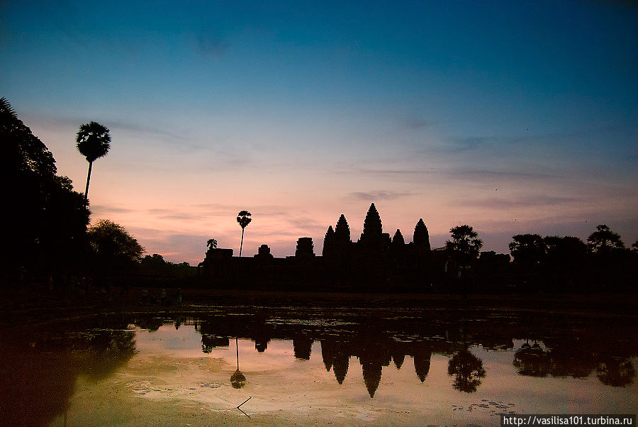 Ангкор Ват на рассвете Ангкор (столица государства кхмеров), Камбоджа