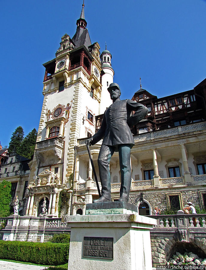 статуя основателя замка короля Кароля 1 работы итальянского скульптора Рафаелло Романелли Синая, Румыния