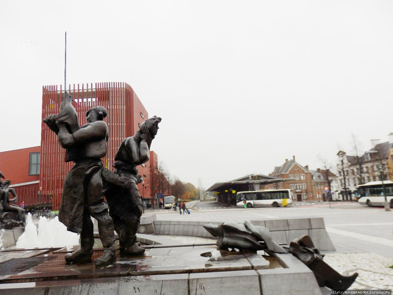 Голая правда Брюгге. История фонтана и площади T- Zand Брюгге, Бельгия