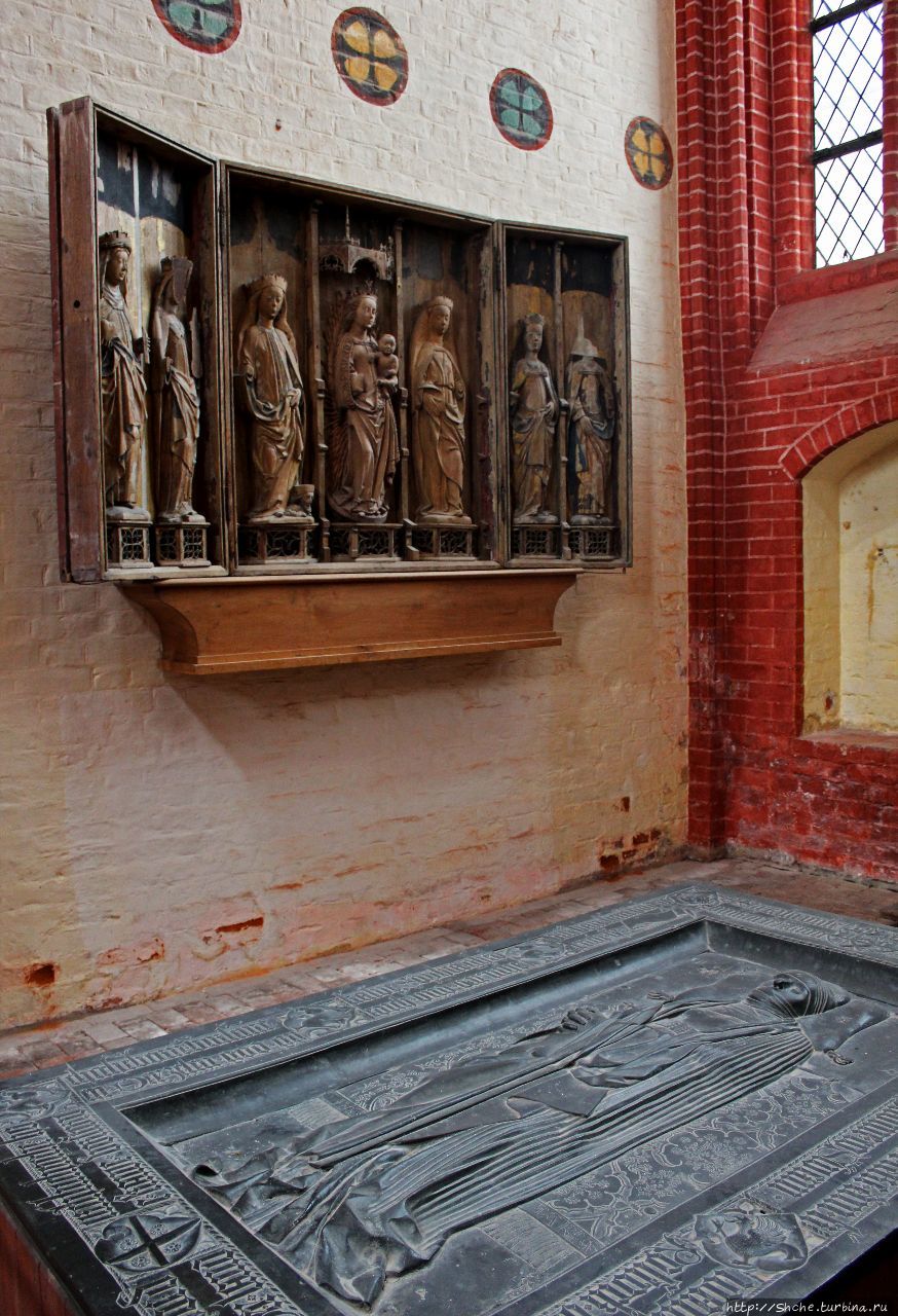 надгробие Софии герцогини Померанской, захороненой в доминиканском монастыре в 1504 году, перенесена сбда из церкви св. Марии Висмар, Германия
