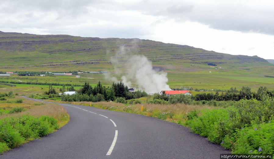 Там, впереди, видны горячие источники Рейкьявик, Исландия