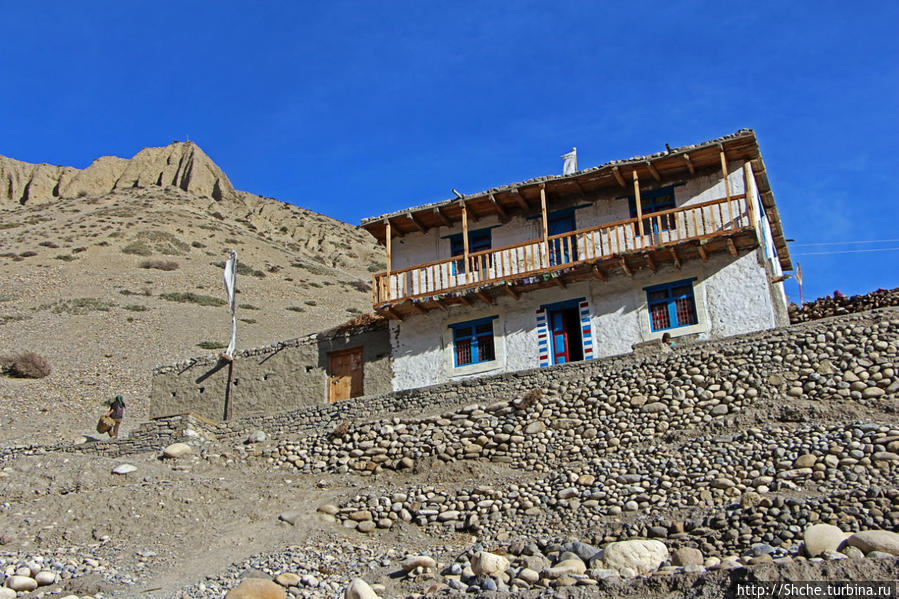 последний дом — похоже новенький гест-хауз Чусанг, Непал