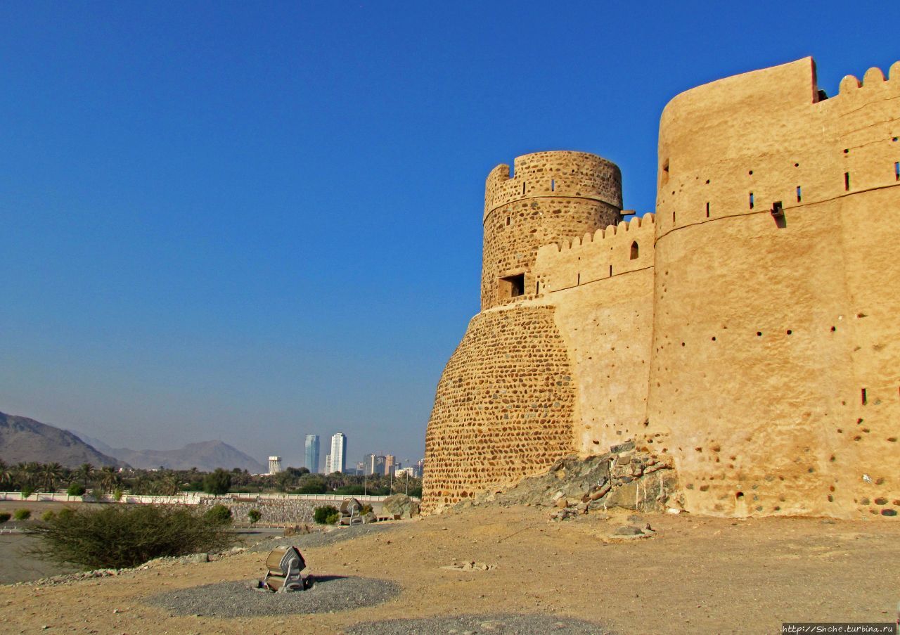 Форт Фуджейра - старейшая каменная крепость на побережье
