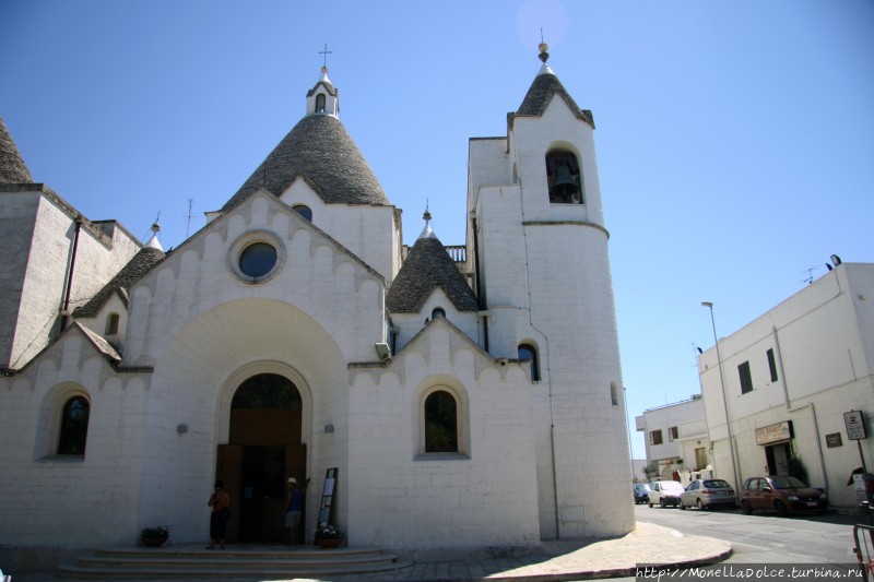 Исторический центр города  Alberobello (UNESCO ) Альберобелло, Италия