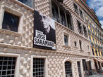 Каза душ Бикуш (Casa dos Bicos) или Дом с шипами находится по адресу Rua dos Bacalhoeiros
1100-135 Lisboa