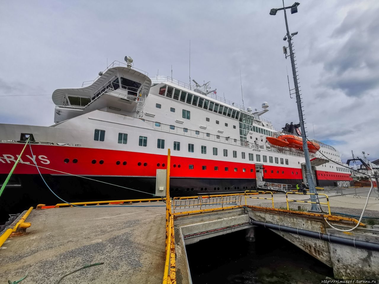 На пароме Hurtigruten по Баренцову морю вокруг Финнмарка