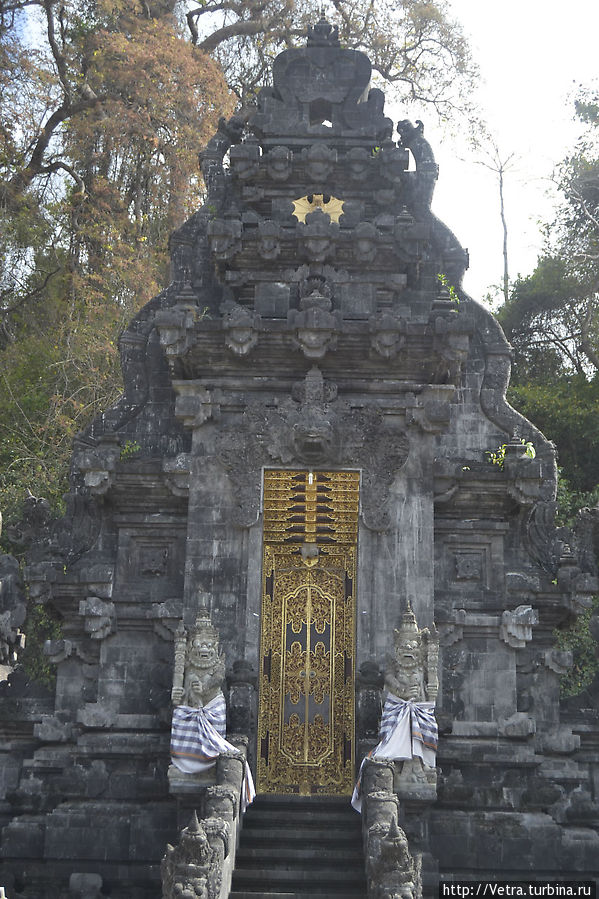 Гоа Лавах, храм летучих мышей Индонезия