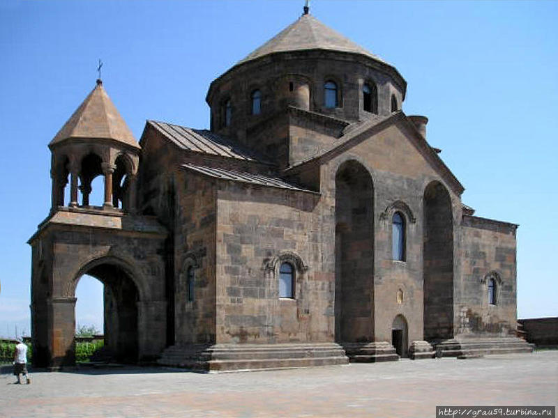 Церковь Святой Рипсимэ в Эчмидзиане (фото из Интернета)