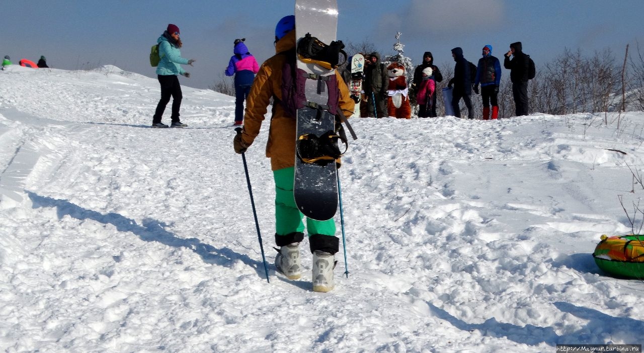 Тащить на  себе наверх пять км. сноуборд-  это круто! Южно-Сахалинск, Россия