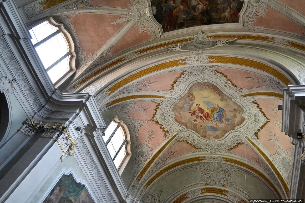Базилика dei Святых апостолов Филиппа и Иакова Кортина-д'Ампеццо, Италия