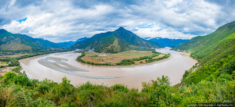 Где начало реки янцзы. Янцзы Юньнань. Долина реки Янцзы. Евразия река Янцзы. Бассейн реки Янцзы.