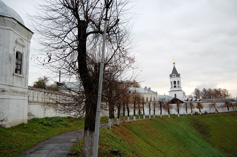 В конце улицы находится ансамбль Рождественского монастыря Владимир, Россия