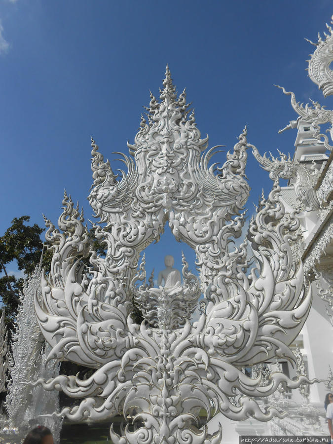 6. Wat Rong Khun. Белый Храм в Чианграе...