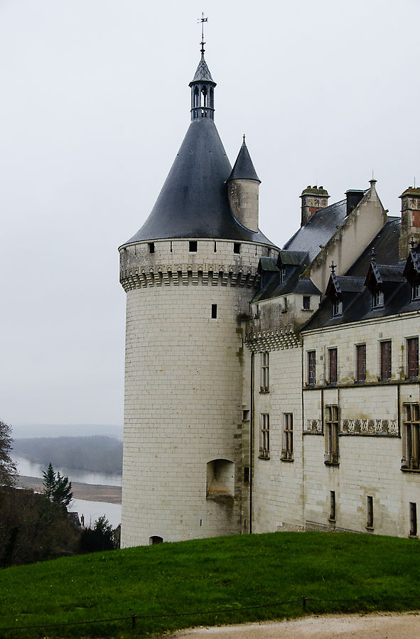 Плохая погода этот замок совершенно не портит... Шомон-сюр-Луар, Франция