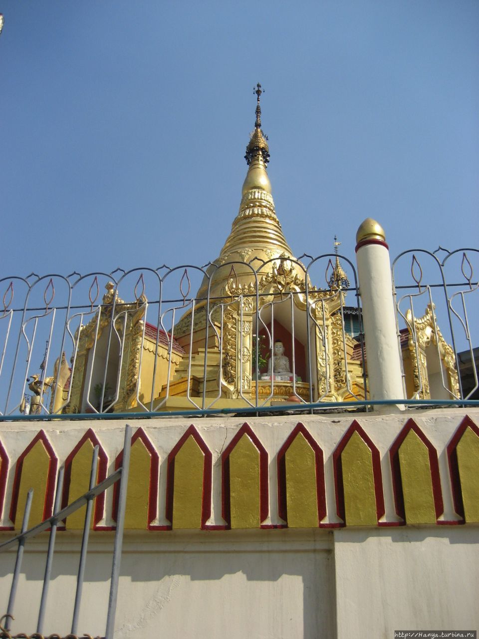 Монастырь Maha Mingalar Su Taung Pyae Buddha в Янгуне Янгон, Мьянма