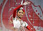 Для ланкийских танцев характерно плавное и изящное движение рук