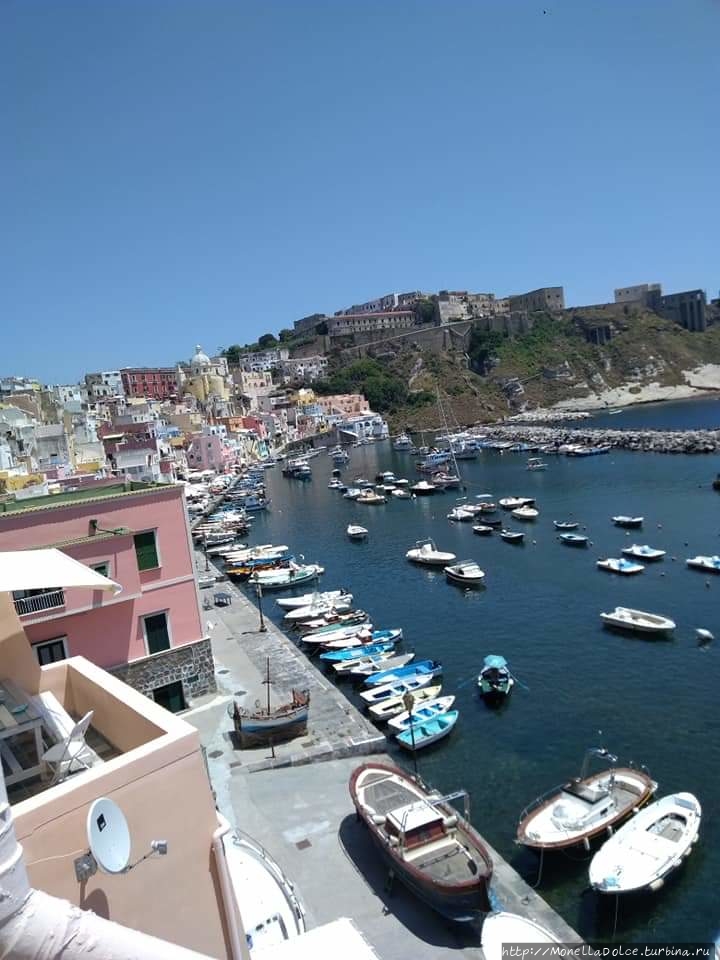 Остров Procida: маршрут порт Marina Grande-пляж Lingua Остров Прочида, Италия