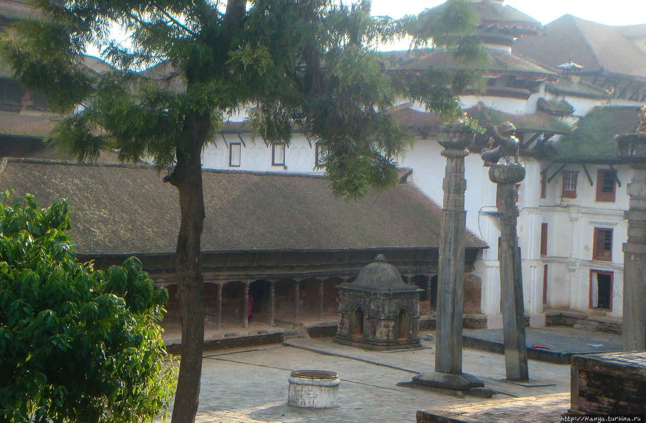Внутренний дворик Мул Чоук Королевского дворца Хануман Дхока. Из интернета Катманду, Непал