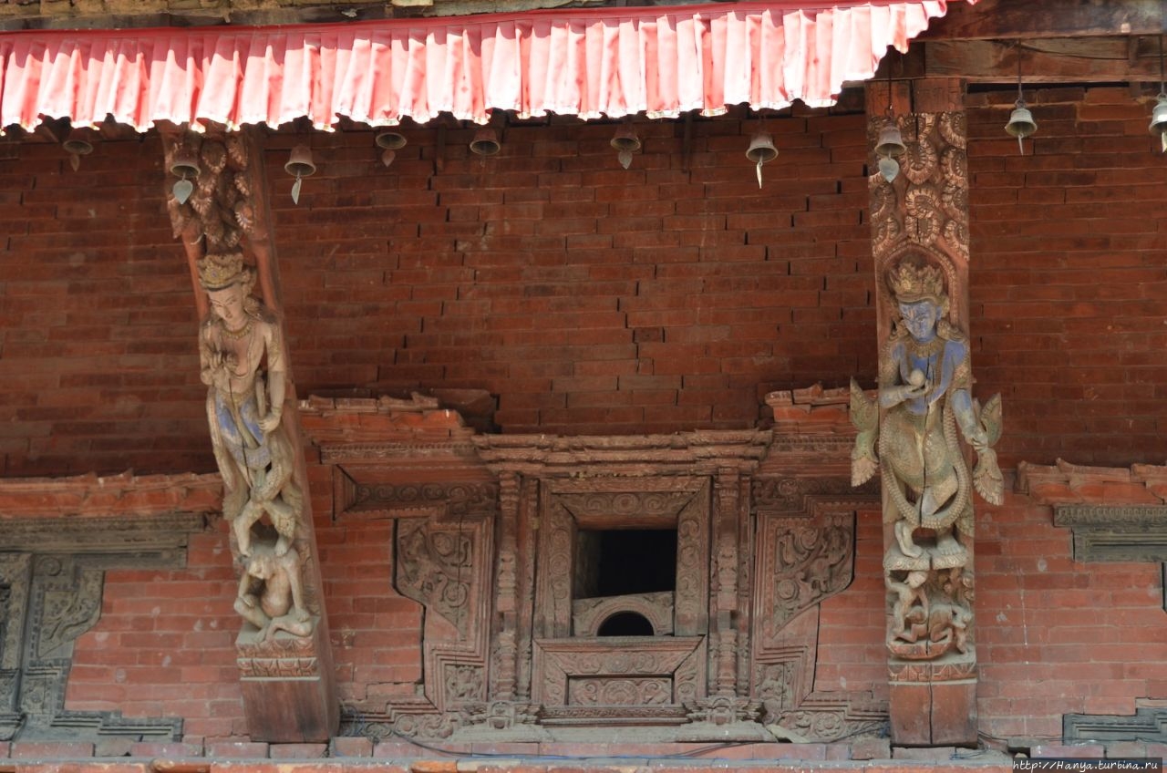 Распорки храма Hari Shankar Temple. Из интернета Патан (Лалитпур), Непал