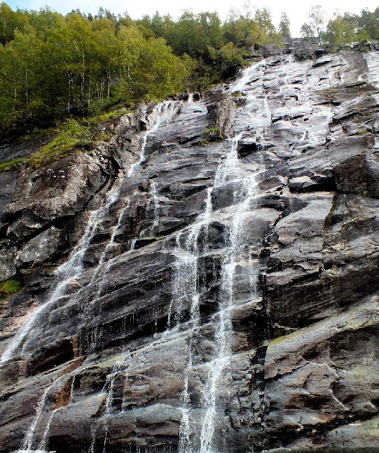 Питьевой водопадик. Берген, Норвегия