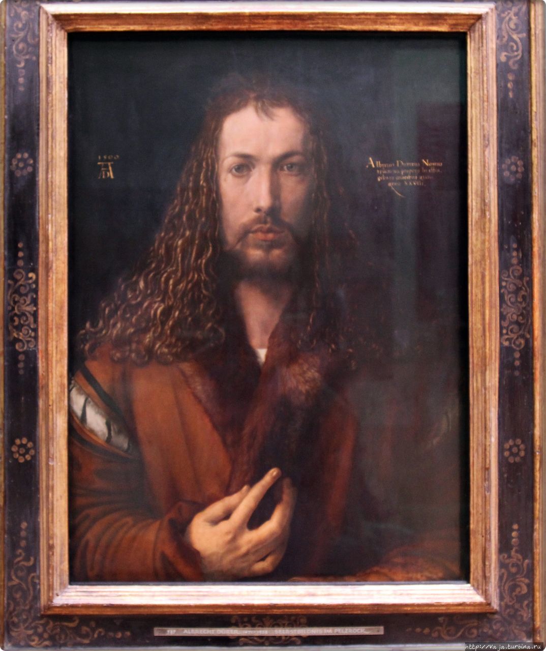 Альбрехт Дюрер. Автопортрет написанный в начале 1500 года,последний из трёх больших живописных автопортретов Дюрера и самый известный из них,считается самым личным  сложным и знаковым из всех автопортретов живописца. Мюнхен, Германия