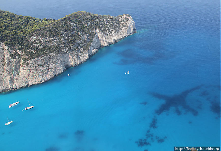 Маленькая точка над водой — вертолёт Остров Закинф, Греция