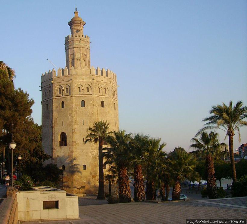 Sevilla. Torre del Oro. Севилья, Испания