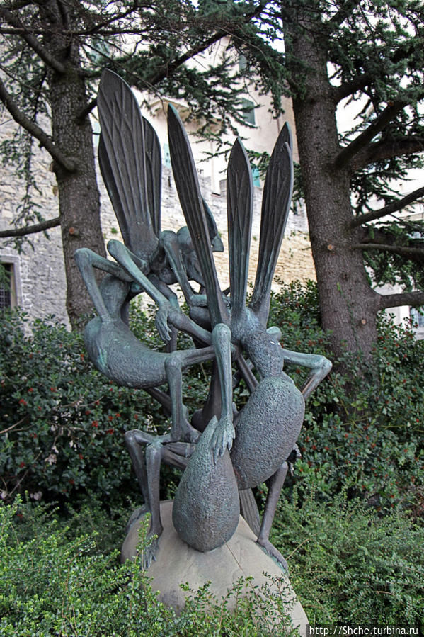 Современная скульптура на улицах Сан-Марино Сан-Марино, Сан-Марино