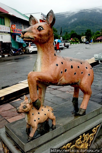 Добрая такая скульптурка около храма)) Кучинг, Малайзия