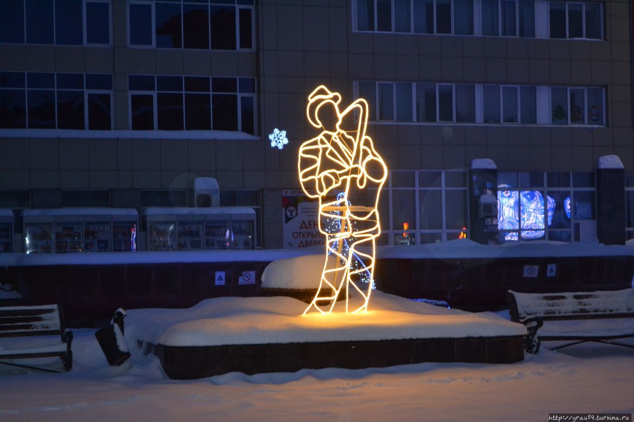 Светящиеся в Новый год танцоры и музыканты Саратов, Россия