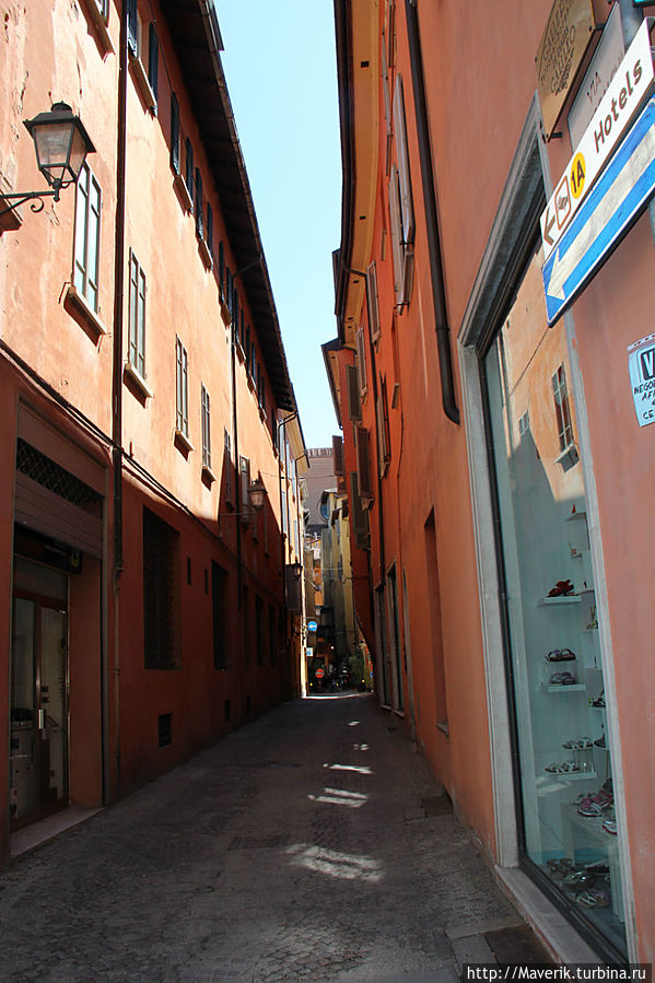 Узкие улочки Болоньи. Болонья, Италия