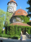 Водонапорная башня Раушен — визитная карточка города. Построена в 1907-1908 годах по проекту архитектора Отто Куккука в стиле национального романтизма.