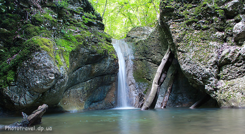 Один из водопадов каньона Республика Крым, Россия