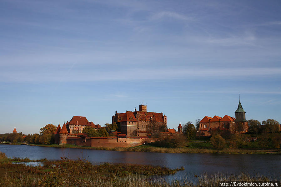 Замок Мариенбург — самый большой в мире кирпичный замок, служивший резиденцией магистров Тевтонского ордена. Занимает площадь свыше 20 гектаров Мальборк, Польша