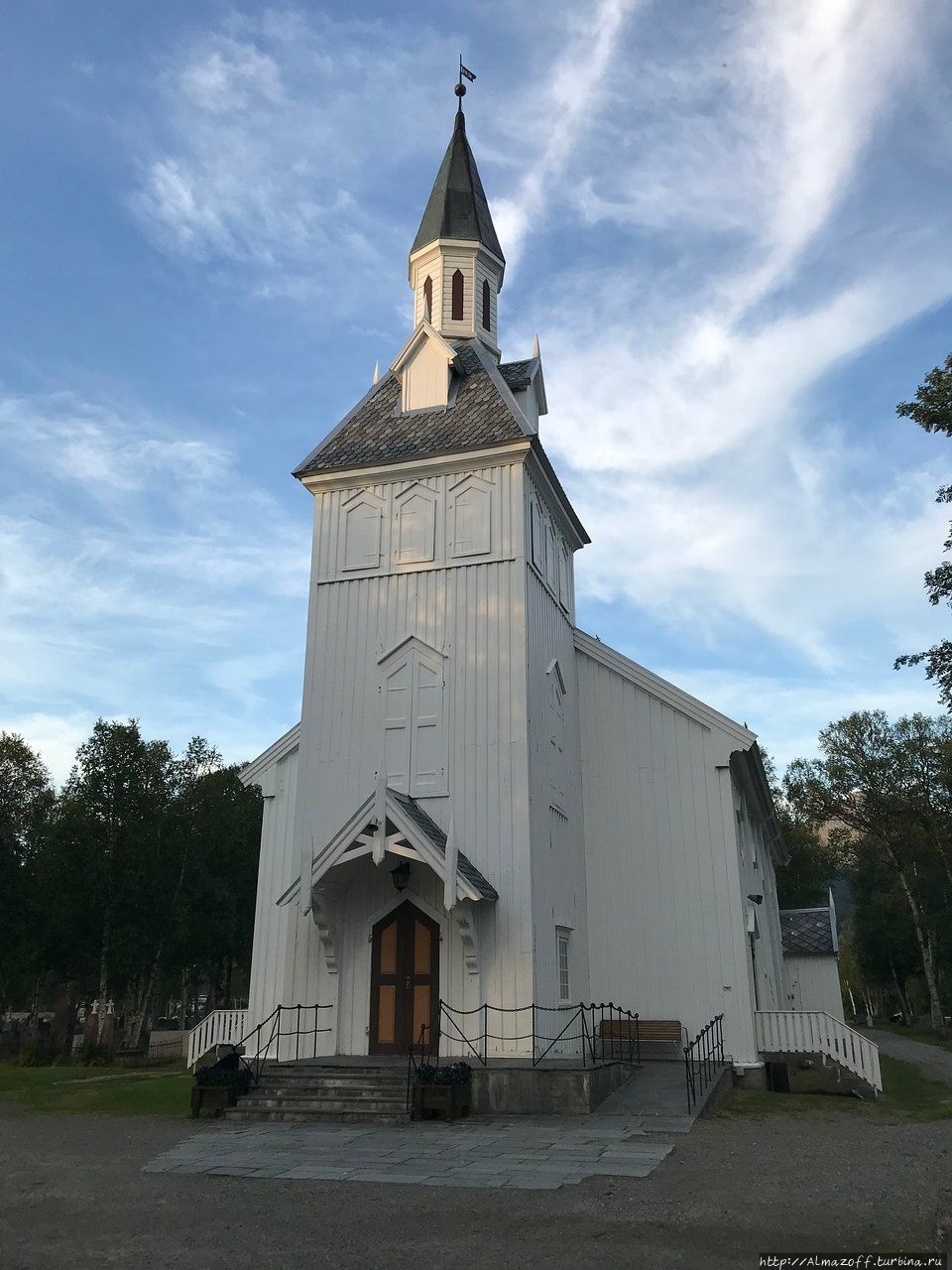 Церковь Нуррейса в Сторслетте, Северная Норвегия. Сторслетт, Норвегия