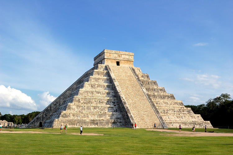 Пирамида El Castillo