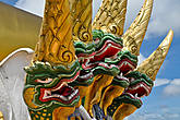 Также Будду охраняет и пятиглавый дракон.
