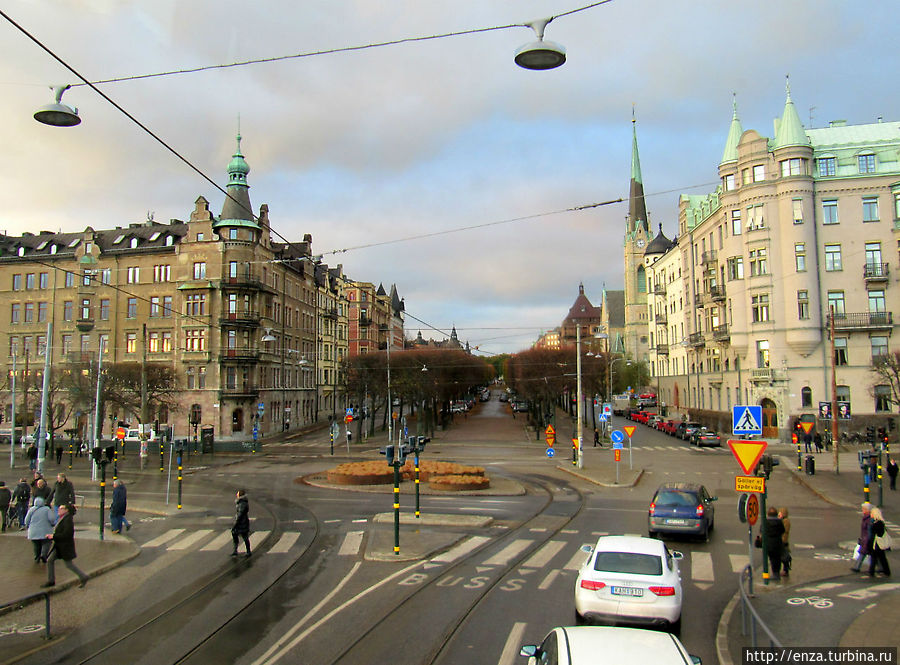От Karlplain начинается улица Karlavägen  — самый престижный адрес Стокгольма. Стокгольм, Швеция