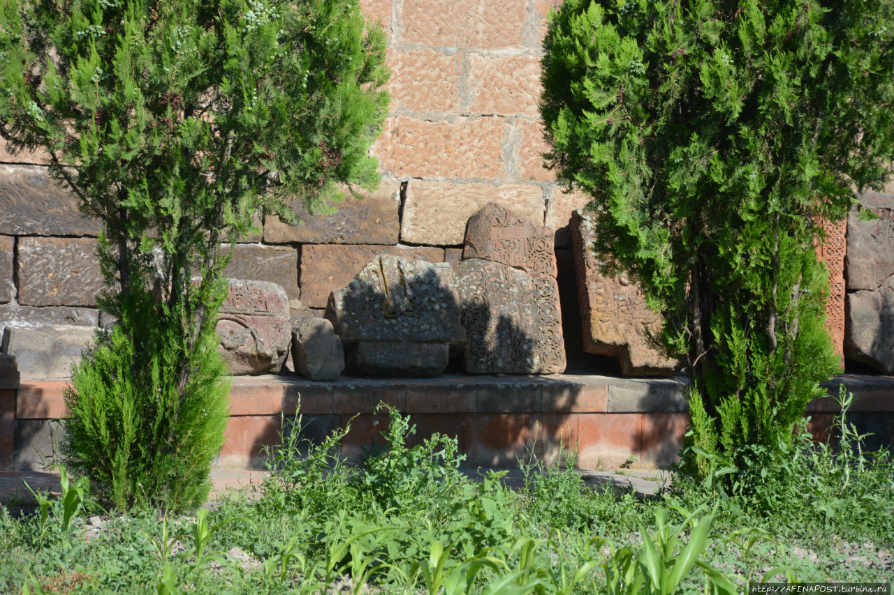 Храм Святой Рипсиме. Роковая дева Вагаршапат, Армения